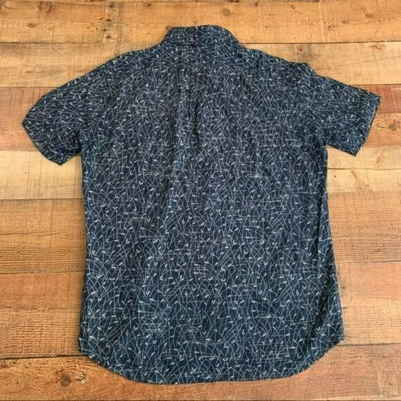 The neighborhood thieves men’s short sleeve full button down with blue leafs - L - Picture 4 of 6